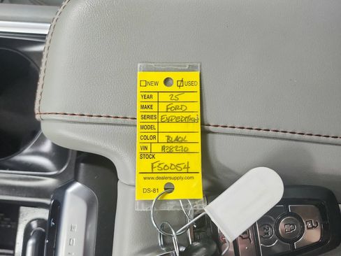 Used 2025 Ford Expedition Active RWD image 11
