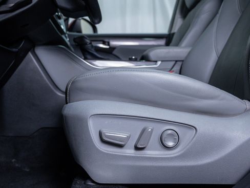 Used 2021 Toyota Highlander Limited image 20