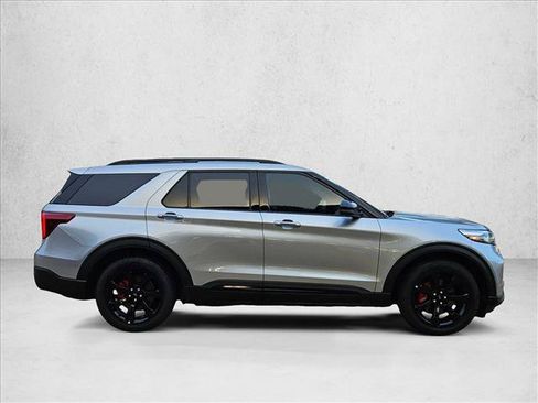 Used 2022 Ford Explorer ST w/ Equipment Group 401A RWD image 4