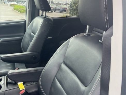 Used 2019 Toyota Sienna SE image 13