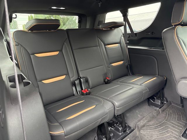 Used 2024 GMC Yukon XL AT4 w/ AT4 Premium Package AWD/4WD image 11