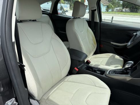 Used 2015 Ford Focus Titanium FWD image 23