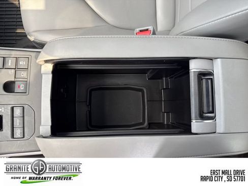 Used 2023 Toyota Highlander XLE AWD/4WD image 26
