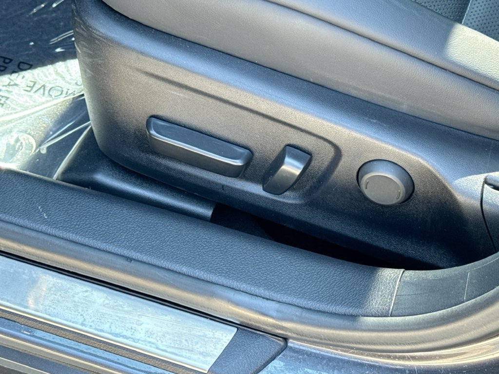 Used 2025 Lexus IS 500 RWD image 15
