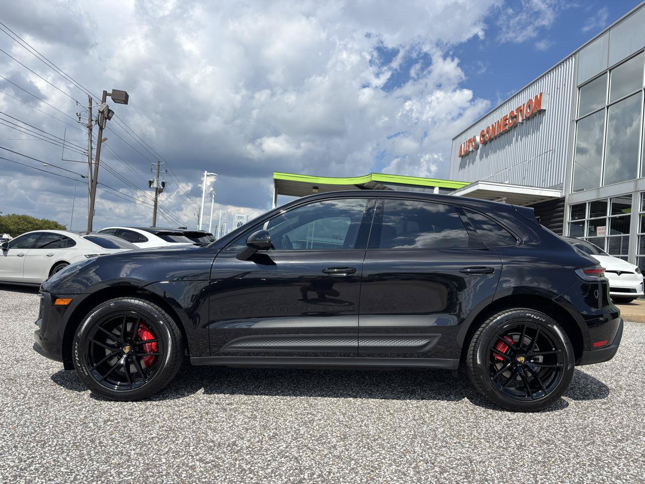 Used 2023 Porsche Macan S AWD/4WD image 3
