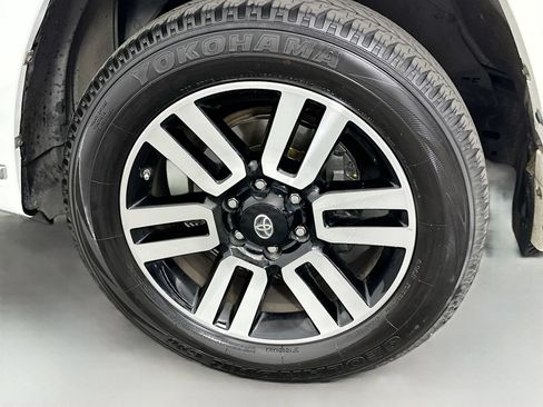 Used 2016 Toyota 4Runner Limited AWD/4WD image 32