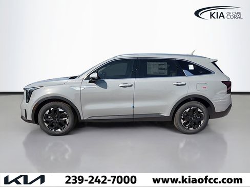 New 2026 Kia Sorento S image 2