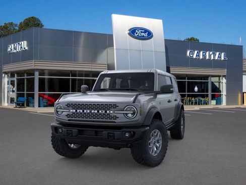 New 2025 Ford Bronco Badlands image 2