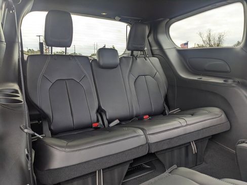 New 2026 Chrysler Pacifica Select image 44
