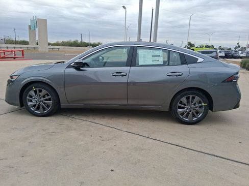 New 2026 Nissan Sentra SL w/ Floor Mat Package image 3