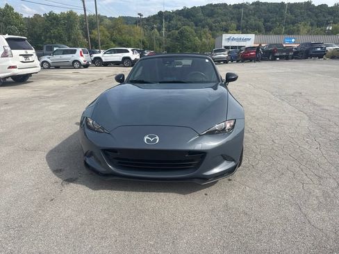 Used 2021 MAZDA MX-5 Miata Club RWD image 2