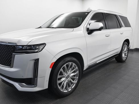 Used 2023 Cadillac Escalade Premium Luxury w/ Performance Package image 3