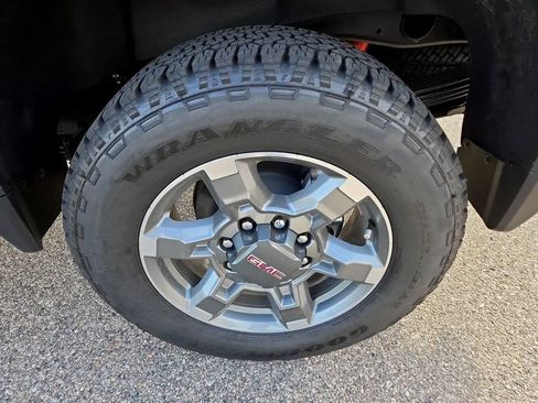 New 2026 GMC Sierra 2500 SLT w/ SLT Premium Package AWD/4WD image 36