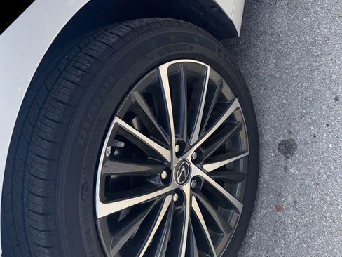 Used 2025 Lexus ES 350 w/ Premium Package image 10