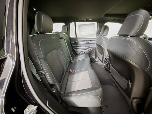 New 2025 Jeep Grand Cherokee Laredo X w/ Luxury Tech Group I image 29