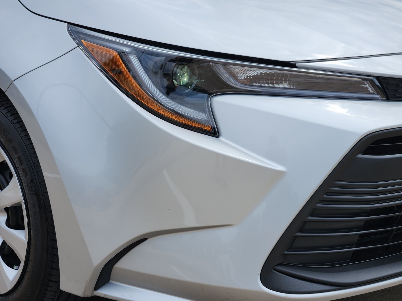 Used 2026 Toyota Corolla LE FWD image 9