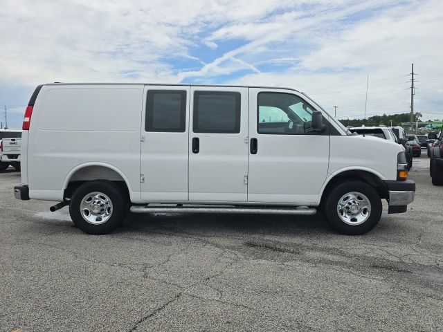 Used 2025 Chevrolet Express 2500 w/ Driver Convenience Package RWD image 6