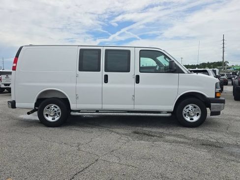 Used 2025 Chevrolet Express 2500 w/ Driver Convenience Package RWD image 6