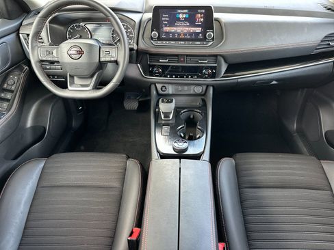 Used 2025 Nissan Rogue SV AWD/4WD image 12