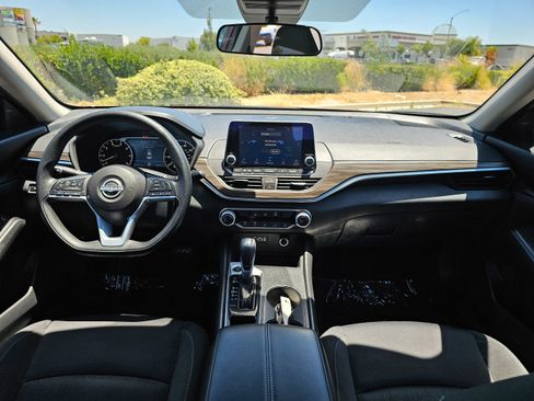 Used 2025 Nissan Altima 2.5 SV FWD image 20