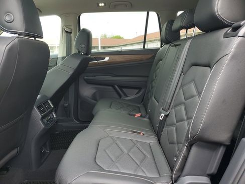 New 2026 Volkswagen Atlas SE FWD image 9