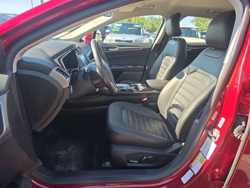 Used 2016 Ford Fusion SE w/ Equipment Group 202A FWD image 9