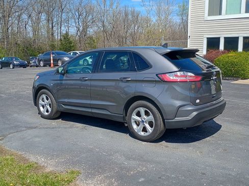 Used 2021 Ford Edge SE image 3
