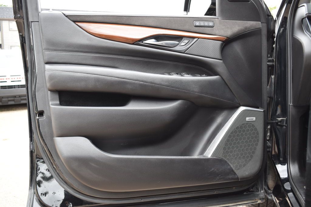 Used 2019 Cadillac Escalade Premium Luxury AWD/4WD image 8