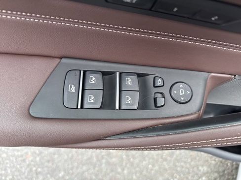 Used 2023 BMW M550i xDrive image 17