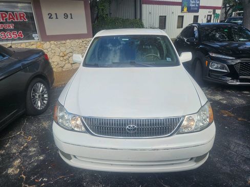 Used 2002 Toyota Avalon XLS image 2
