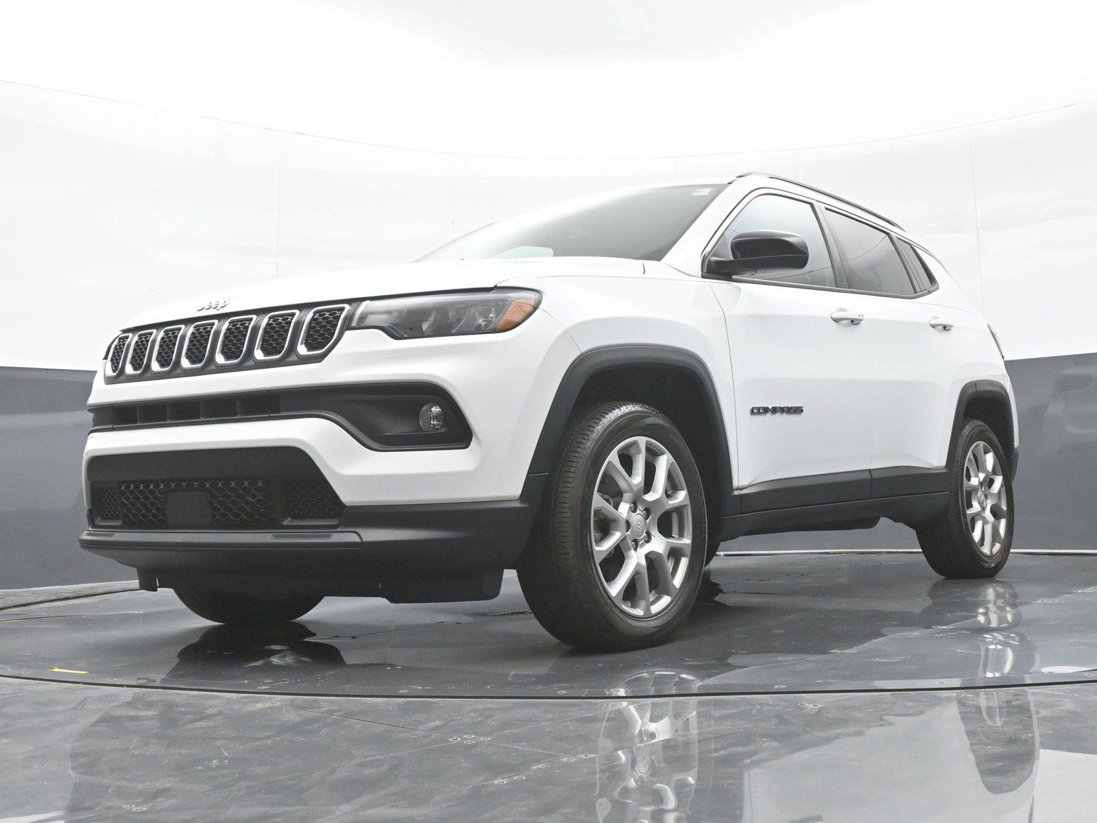 Used 2023 Jeep Compass Latitude AWD/4WD image 43