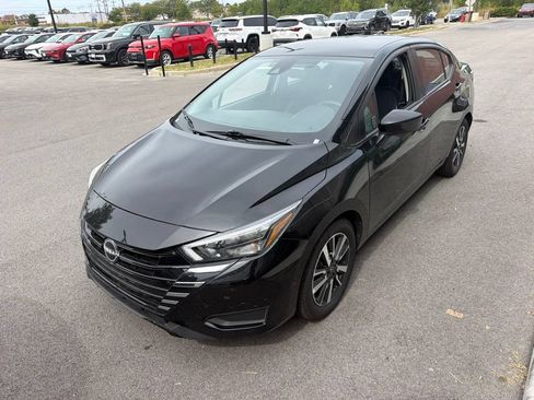 Used 2025 Nissan Versa SV FWD image 3