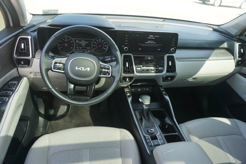Used 2023 Kia Sorento EX w/ Panoramic Sunroof Package FWD image 6