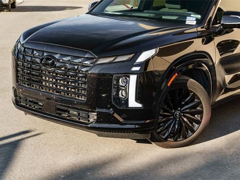 Used 2025 Hyundai Palisade Calligraphy image 3