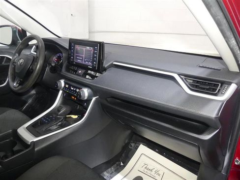 Used 2021 Toyota RAV4 XLE AWD/4WD image 24
