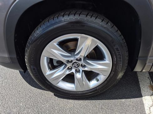 Used 2017 Toyota Highlander Limited FWD image 9