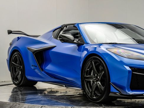Used 2024 Chevrolet Corvette Z06 w/ Z07 Performance Package RWD image 37