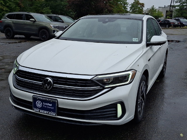 Certified 2024 Volkswagen Jetta SEL FWD image 4