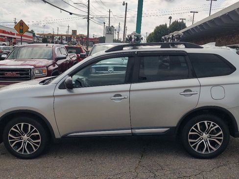 Used 2018 Mitsubishi Outlander SEL AWD/4WD image 5