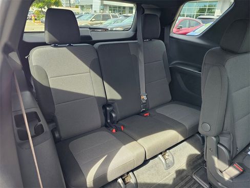 Used 2023 Chevrolet Traverse LT image 13