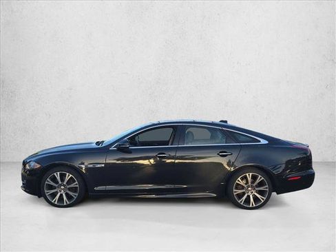 Used 2019 Jaguar XJ R-Sport RWD image 8