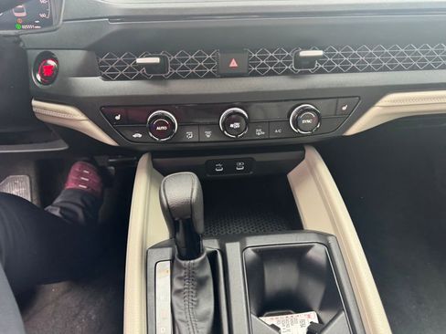 Used 2023 Honda Accord EX image 17