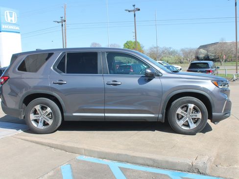 Used 2023 Honda Pilot EX-L image 3
