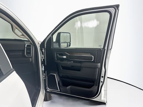 Used 2024 RAM 2500 Laramie w/ Safety Group image 33