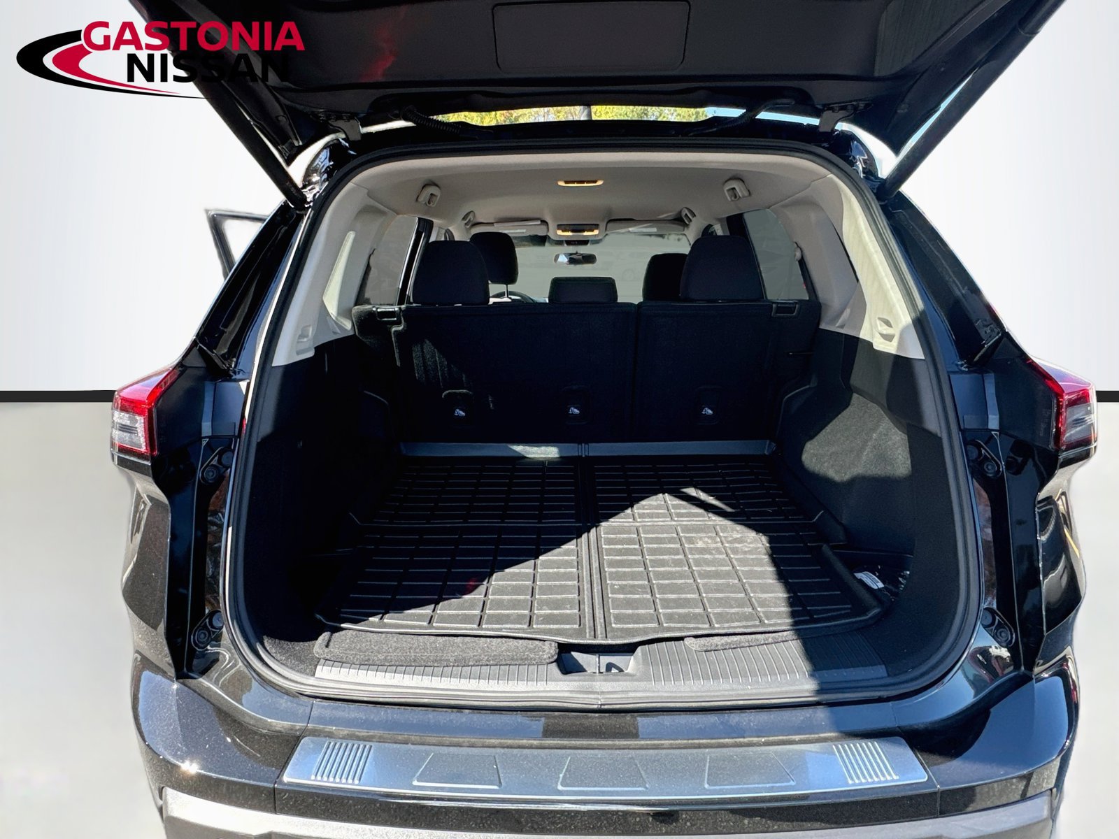 Used 2026 Nissan Rogue SV w/ Cold Weather Package FWD image 33