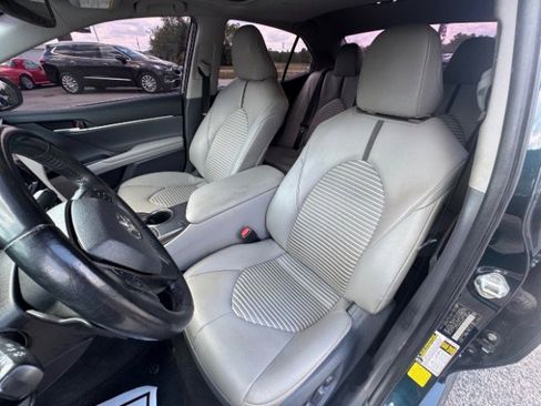 Used 2021 Toyota Camry SE image 10