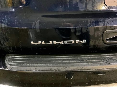 Used 2021 GMC Yukon SLT w/ SLT Premium Package image 10