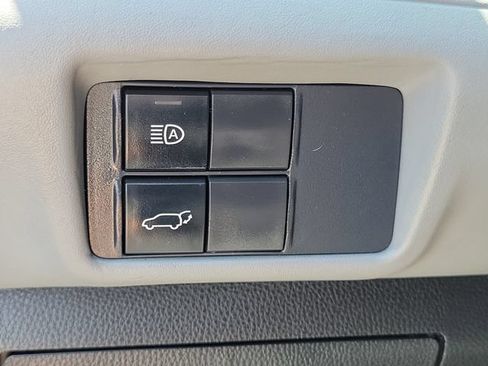 Used 2021 Toyota Highlander LE FWD image 13
