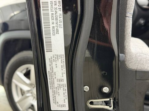 Used 2022 Jeep Compass Latitude w/ Convenience Group image 32