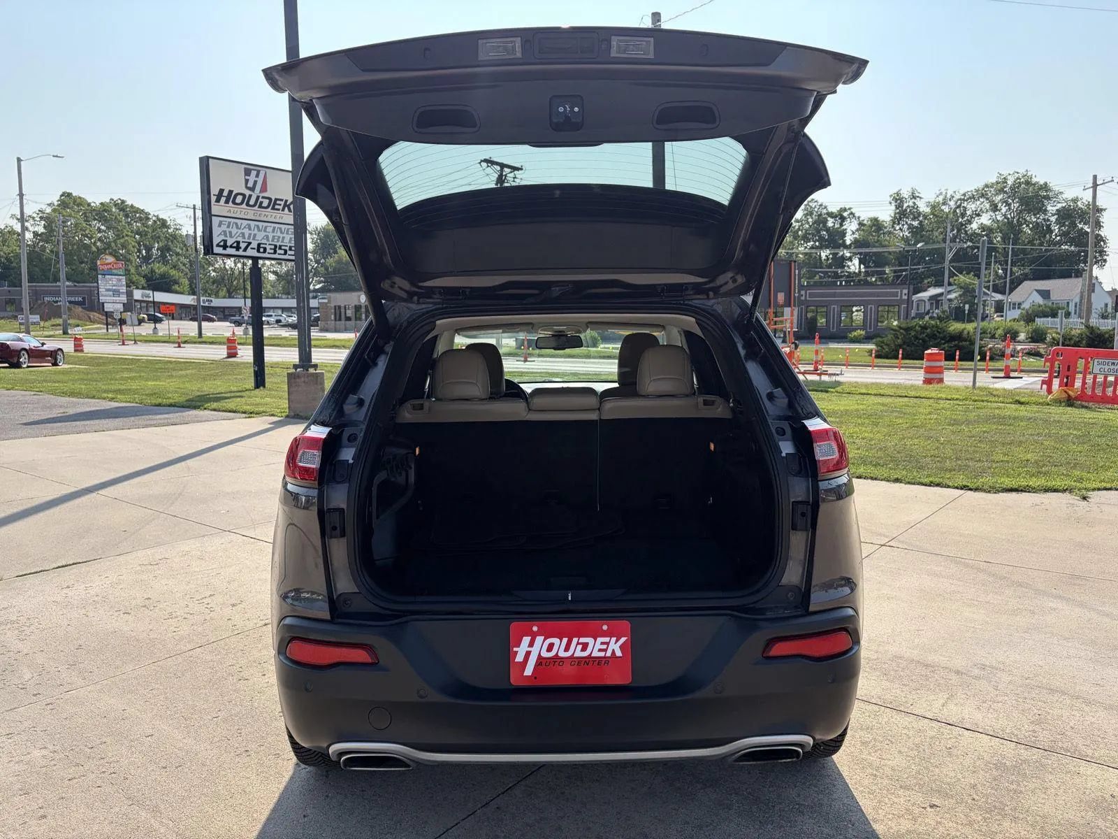 Used 2018 Jeep Cherokee Limited FWD image 22